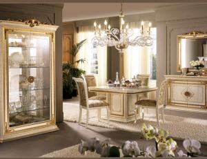 Комплект мебели для гостиной Леонардо (Витрина 2 двери, прилавок 2 дв.+зеркало, квадр.раздвижн стол, 4 стула)