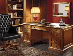 Письменный стол с кожаной столешницей