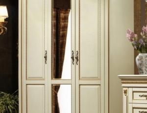 Шкаф Милана, 3 двери с зеркалом в цвете слоновая кость