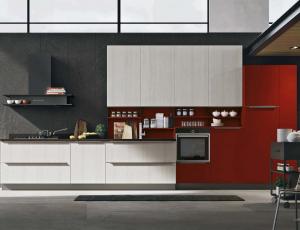 Кухня с фасадами из пластика, цвет цемент с красным шпоном