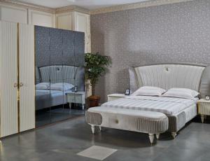 Комплект мебели для спальни İnci ( кровать160 + шкаф 6 дверный + тумбочки -2шт.+ туалетный стол + зеркало+ прикроватная банкетка+ пуф)