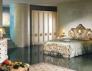 Мебельный гарнитур для спальни во  французком стиле 18-ого века