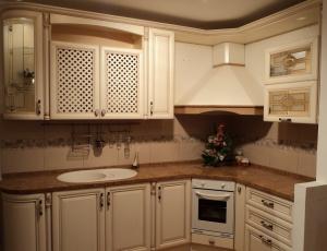 Кухонный гарнитур Клио в цвете Белый с коричневой патиной